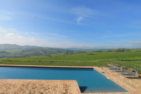 Azienda Mastro, Le Marche