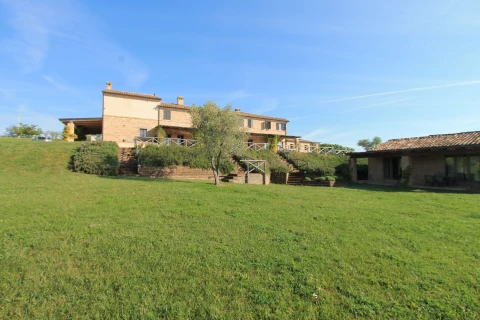 Azienda Mastro, Le Marche