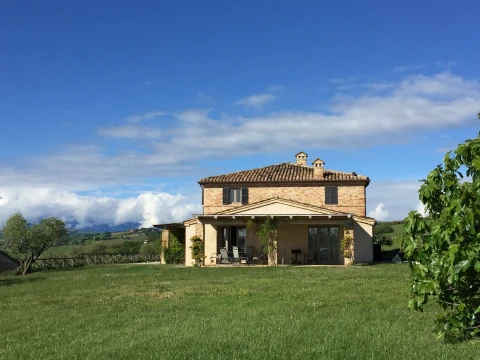 Azienda Mastro, Le Marche