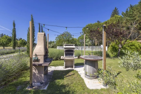 Paradis sur Terre, Provence