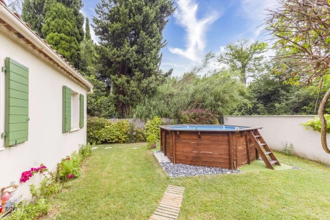 Au Pied des Tours, Vakantiehuis, Provence, people: 6