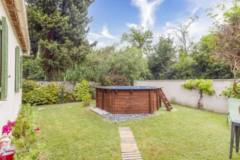 Au Pied des Tours, Vakantiehuis, Provence, people: 6