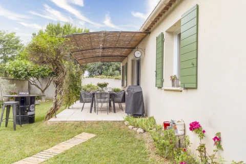 Au Pied des Tours, Vakantiehuis, Provence, people: 6