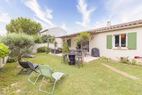 Au Pied des Tours, Vakantiehuis, Provence, people: 6