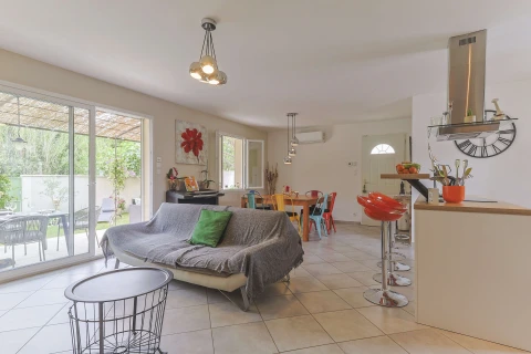 Au Pied des Tours, Vakantiehuis, Provence, people: 6