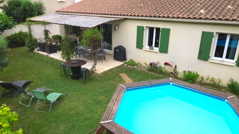 Au Pied des Tours, Vakantiehuis, Provence, people: 6