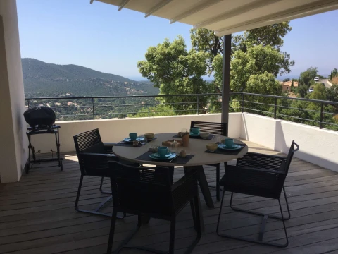 La Londe Gîte Haut, Appartement, Côte d'azur, people: 2