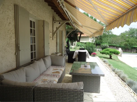 La terrasse, Vakantiehuis, Dordogne / Nouvelle-Aquitaine, people: 6