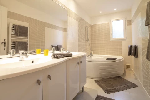 Le Peylon Bas , Vakantiehuis, Provence, people: 8